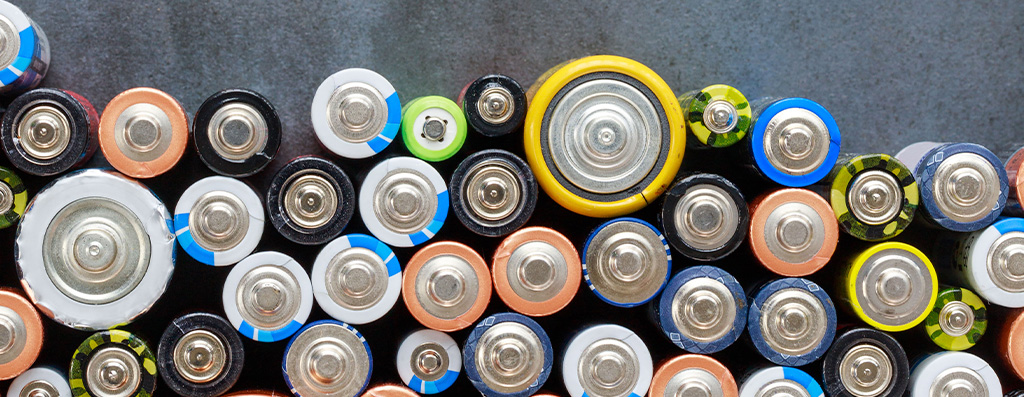 Qual a importância do destaque correto de pilhas e baterias